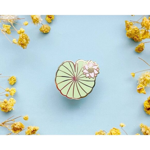 Water Lily Pad Enamel Pin - Gold Plated Brooch - Nature & Garden Jewelry - Picture 10 of 11